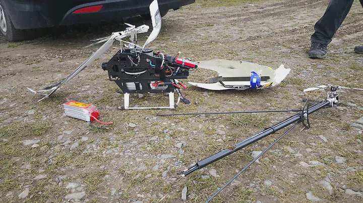 T-Rex 700 Pro DFC crashed hard - T-Rex 0 Ground 1