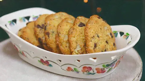 ПЕЧЕНЬЕ С КУСОЧКАМИ ШОКОЛАДА И ГРЕЦКИМ ОРЕХОМ