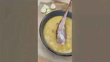 Гороховый суп-пюре с копчёными рёбрышками