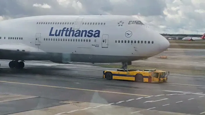 747 boing and vacuum cleaner