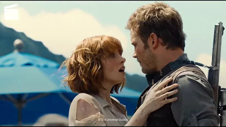 Jurassic World (2015) - Panic on Main Street