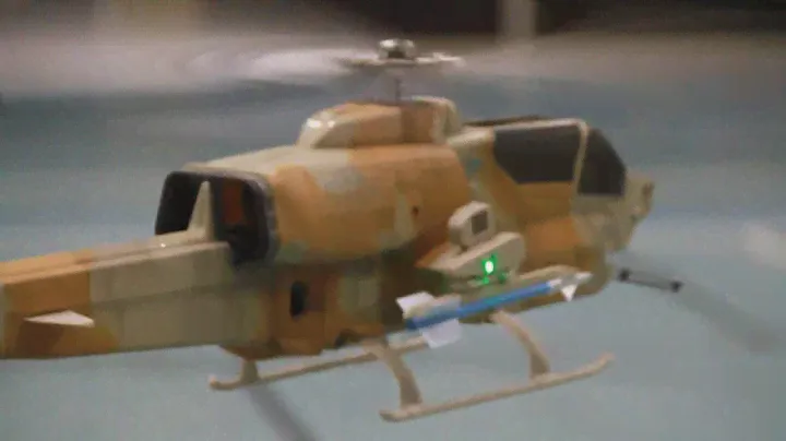 Mini Titan Bell AH-1 Super Cobra Mikado V-Stabi und Spinblades t-rex 450 klasse