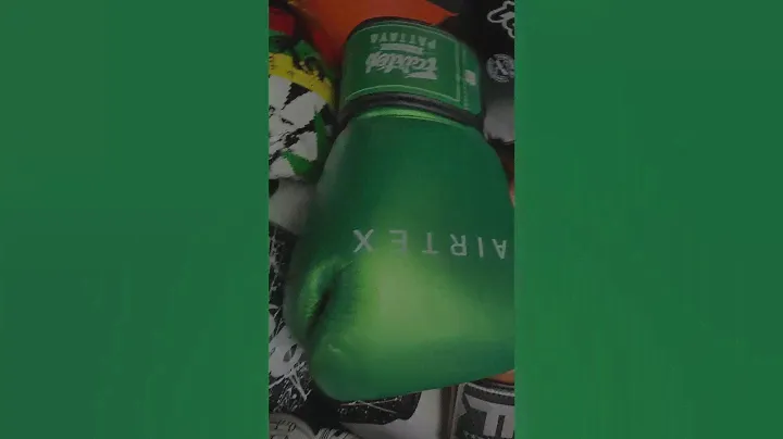 Боксерские перчатки в наличии. Twins Special Top King Fairtex.