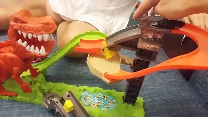 Машинки Хот Вилс Трек с Динозавром Hot Wheels T-REX
