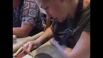 L'atelier "Bijoux fleurs en céramique" avec Marjorie Elich de Femmes d'aujourd'hui !