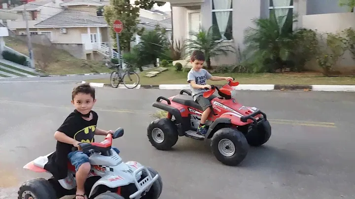 2016-08-07 - Quadriciclo Peg Perego Sportsman 700 twin vs T-Rex